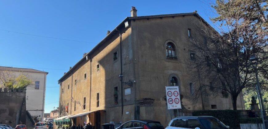 Appartamento di fronte al Castello Colonna