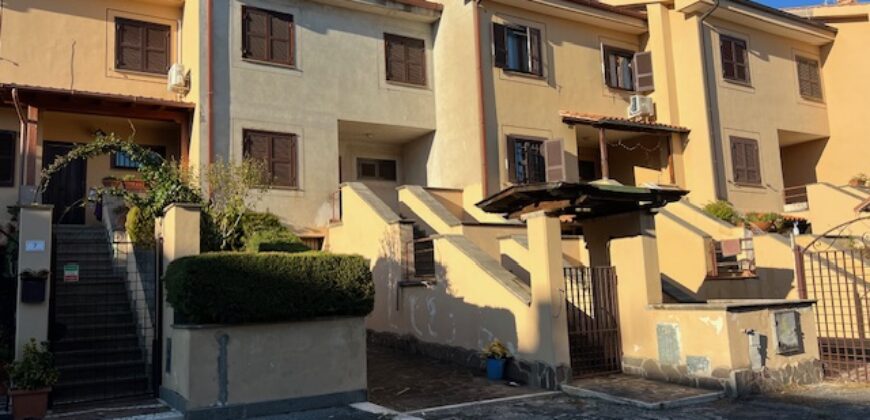 Villa a schiera su tre livelli